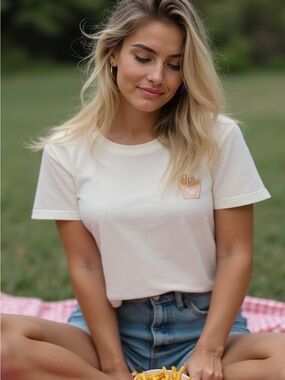 Wild Fox Fries Over Guys Jamie Tee | Snow White